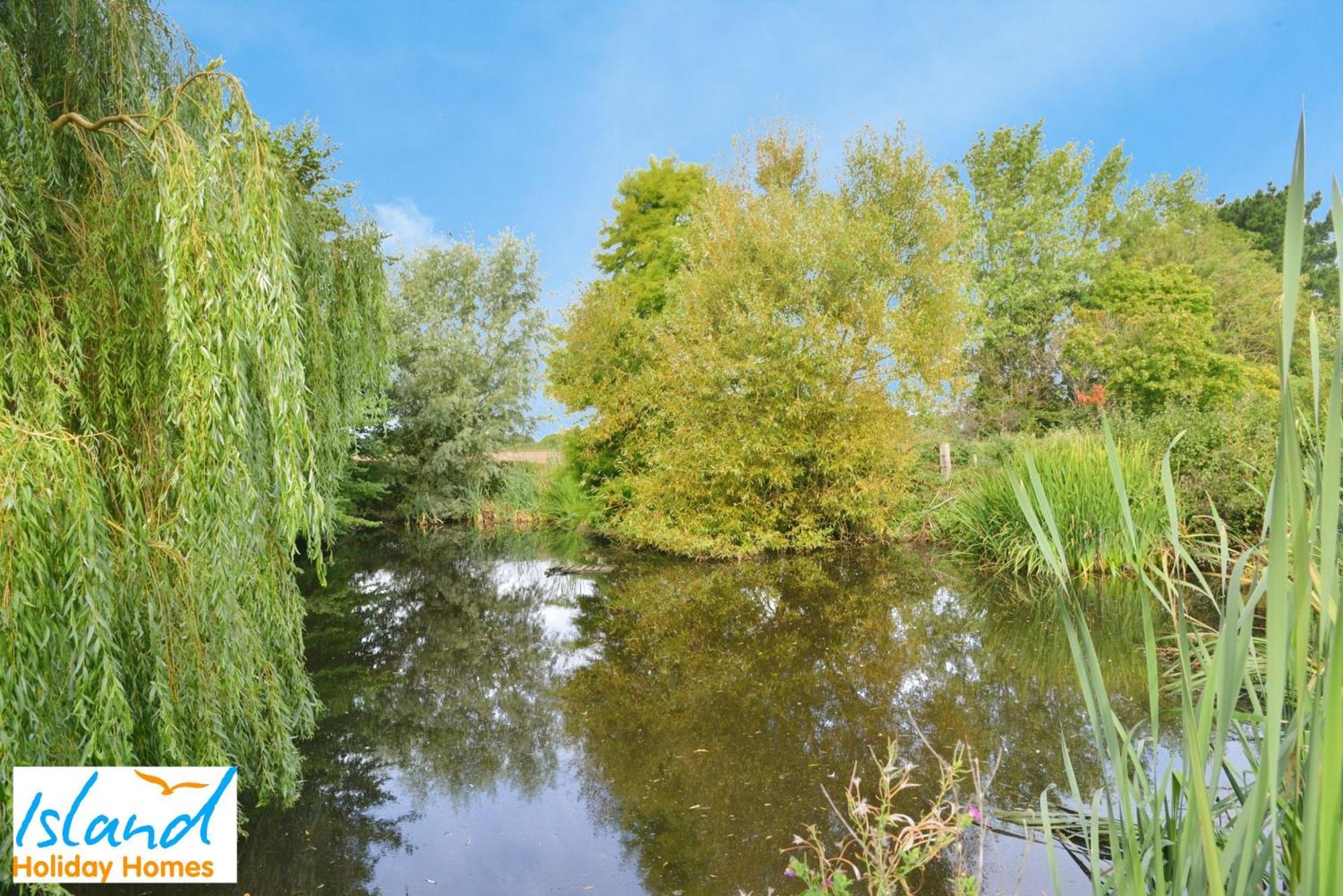 Willows Calbourne Exterior photo